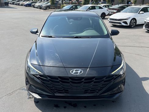 Used 2022 Hyundai Elantra SEL w/ Convenience Package FWD image 3