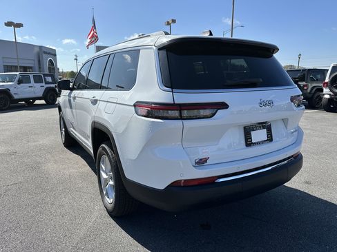 New 2025 Jeep Grand Cherokee L Laredo image 8