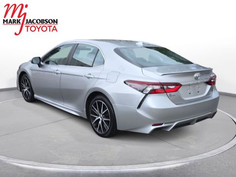 Used 2023 Toyota Camry SE image 13