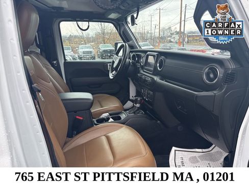 Used 2021 Jeep Wrangler Unlimited Sahara w/ Cold Weather Group AWD/4WD image 17