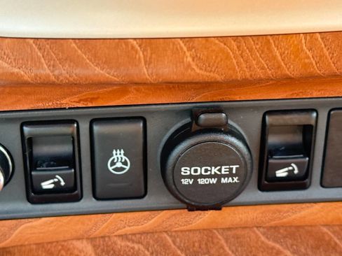 Used 2017 INFINITI QX80 Limited w/ All Season Package image 18