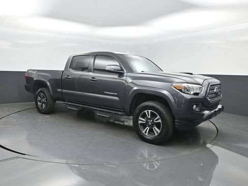 Used 2019 Toyota Tacoma TRD Sport AWD/4WD image 30