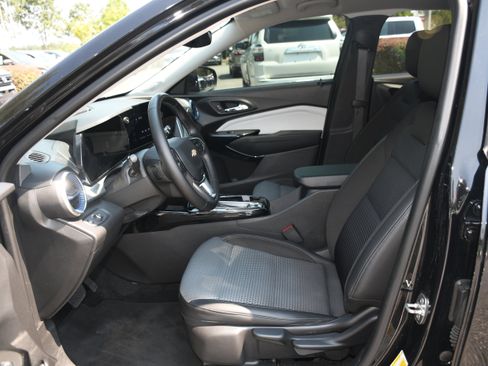 Used 2024 Chevrolet Trax LT w/ Driver Confidence Package image 7