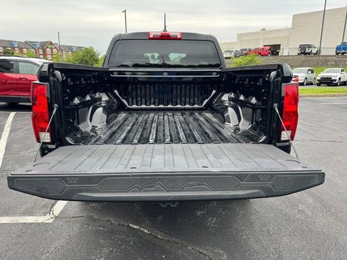 Used 2024 Chevrolet Colorado W/T RWD image 6