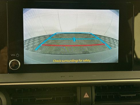 Used 2024 Toyota Prius LE FWD image 22