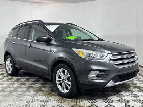 Certified 2017 Ford Escape SE w/ Equipment Group 201A FWD image 1