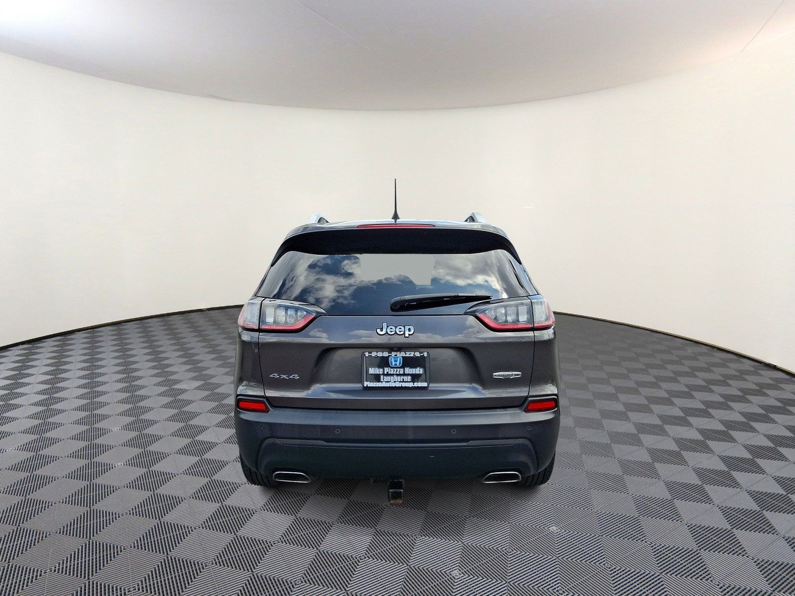Used 2019 Jeep Cherokee Latitude Plus w/ Cold Weather Group AWD/4WD image 6