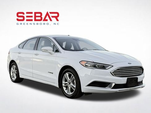 Used 2018 Ford Fusion SE w/ Equipment Group 602A FWD image 3