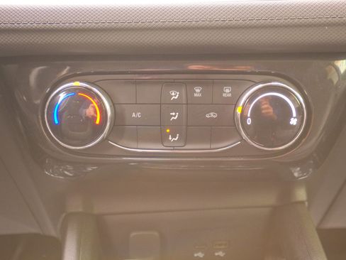 Used 2025 Chevrolet TrailBlazer LT image 36