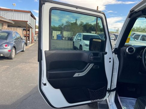 Used 2015 Jeep Wrangler Unlimited Sahara w/ Connectivity Group image 24