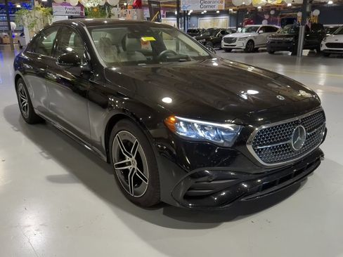 Used 2026 Mercedes-Benz E 350 4MATIC Sedan image 3