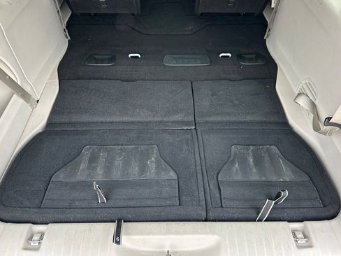 Used 2023 Chrysler Pacifica Touring-L FWD image 16