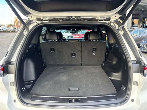 Used 2023 Jeep Grand Cherokee Altitude image 16