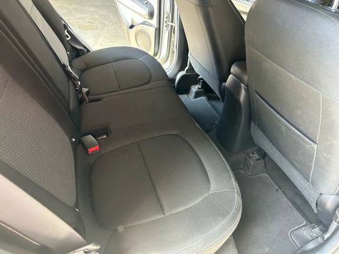 Used 2017 Kia Soul + image 7