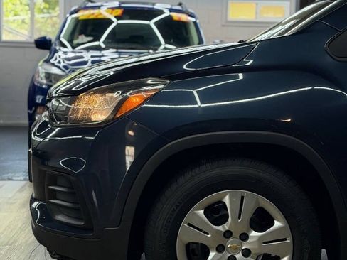 Used 2018 Chevrolet Trax LS w/ LPO, Cargo Package FWD image 3