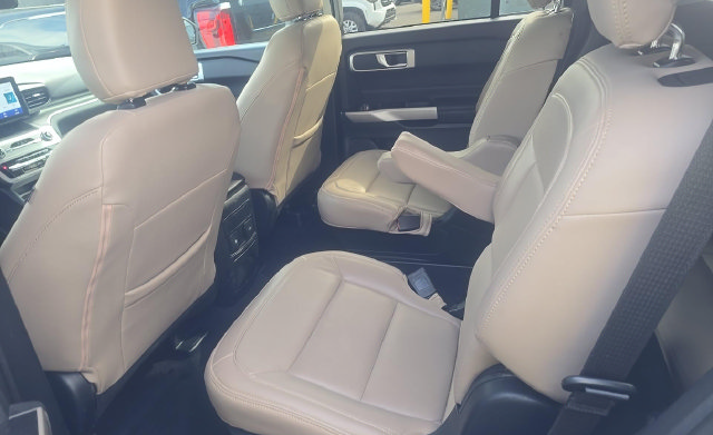 Used 2024 Ford Explorer XLT RWD image 12