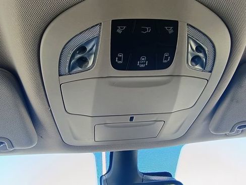 Used 2023 Chrysler Pacifica Touring-L image 21