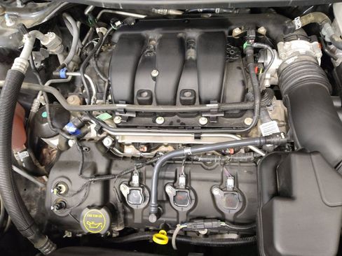 Used 2018 Ford Explorer XLT image 30