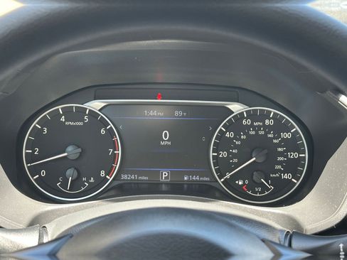 Used 2025 Nissan Altima 2.5 SV FWD image 40