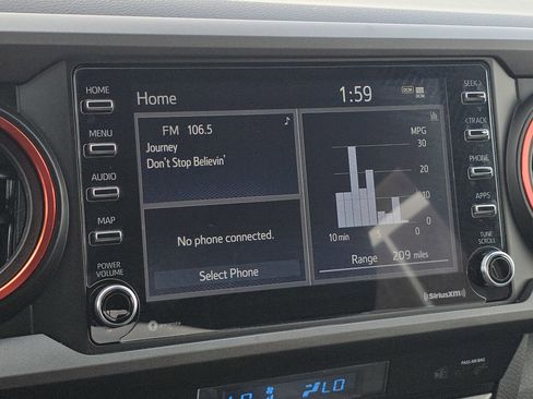 Used 2022 Toyota Tacoma TRD Sport w/ Technology Package image 20