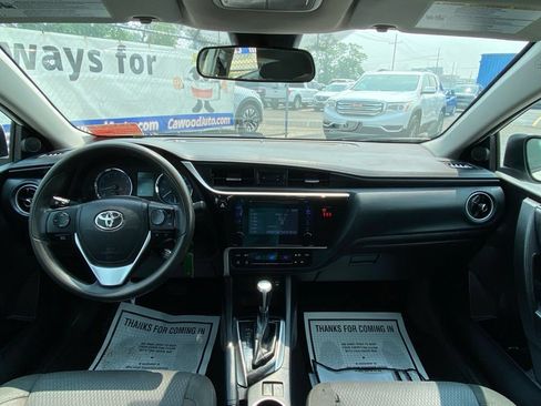 Used 2018 Toyota Corolla LE FWD image 17