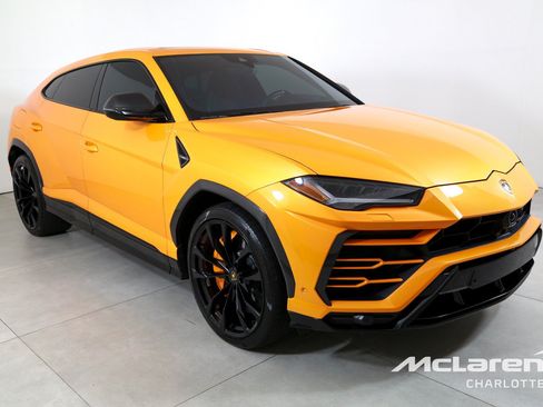 Used 2022 Lamborghini Urus AWD/4WD image 3