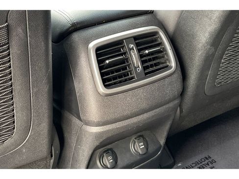 Used 2018 Kia Sorento LX image 40