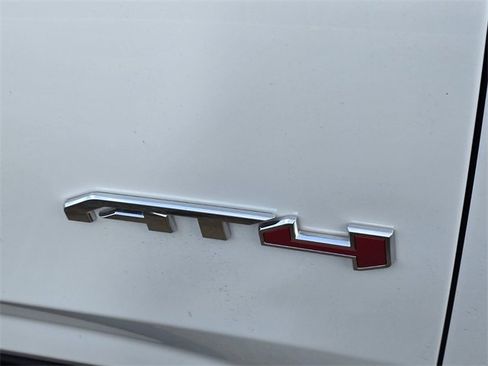 Used 2024 GMC Yukon AT4 w/ Technology Package image 5