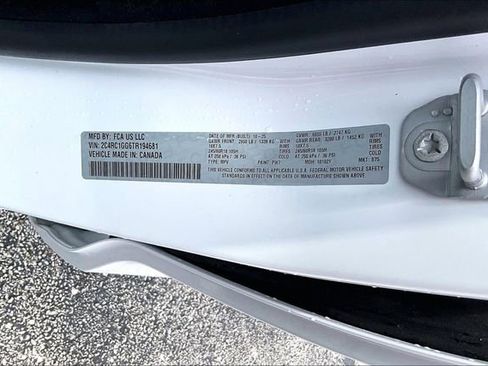 Used 2026 Chrysler Pacifica Limited FWD image 19