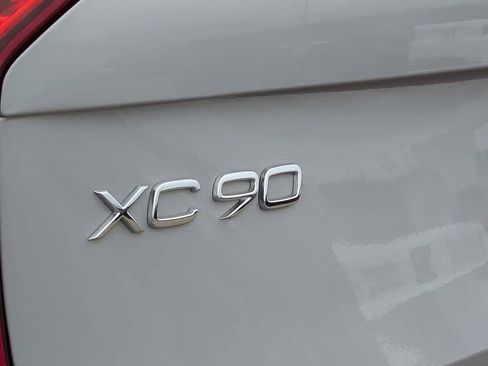 Used 2024 Volvo XC90 B5 Plus AWD/4WD image 12