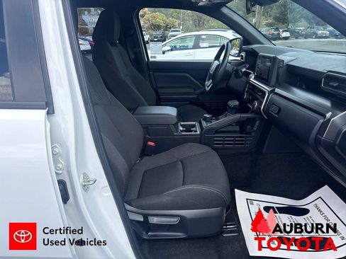 Certified 2025 Toyota 4Runner SR5 AWD/4WD image 21