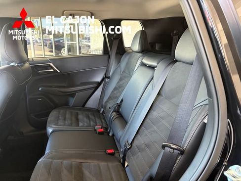 Used 2025 Mitsubishi Outlander SE FWD image 12