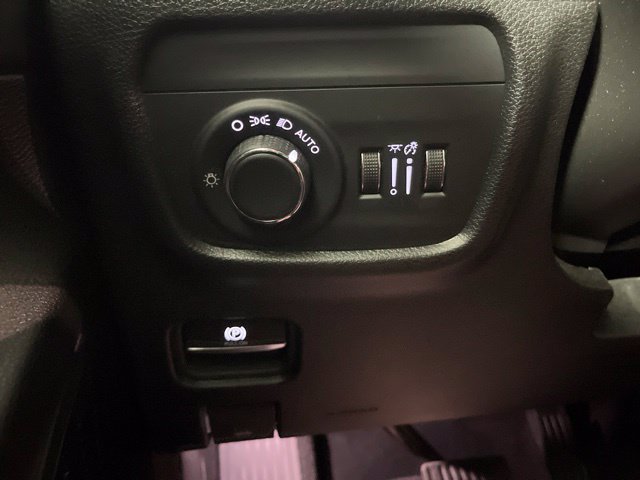 Used 2024 Jeep Grand Cherokee L Altitude AWD/4WD image 12