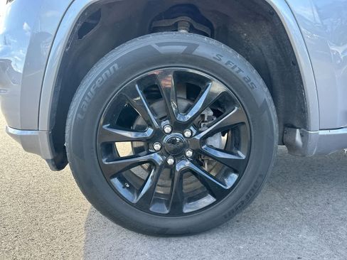 Used 2018 Jeep Grand Cherokee Altitude image 19