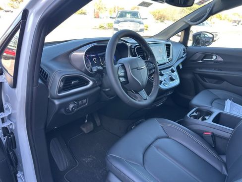 New 2026 Chrysler Pacifica Select image 62