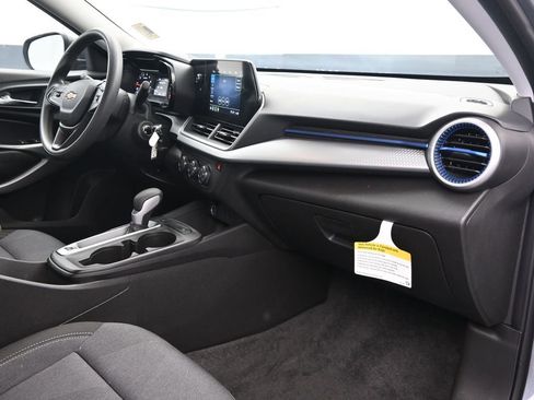 Used 2025 Chevrolet Trax LS image 15