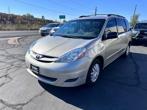 Used 2009 Toyota Sienna CE FWD image 2