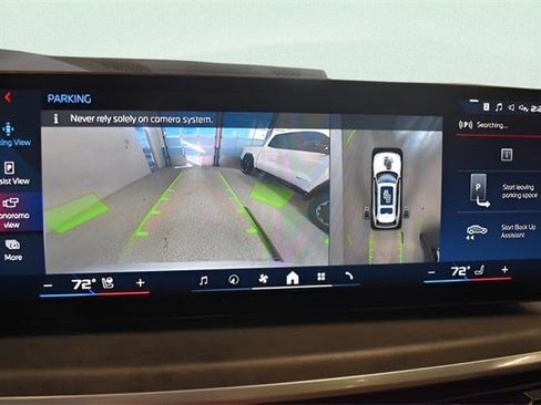 Used 2024 BMW X7 M60i w/ Executive Package image 29