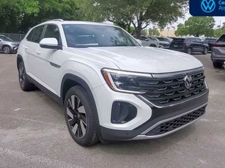 Used 2024 Volkswagen Atlas Cross Sport SE w/ Panoramic Sunroof Package FWD video 2