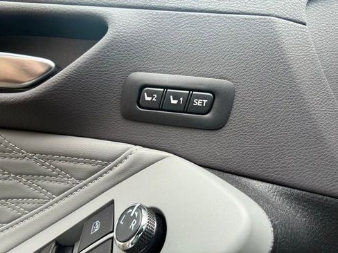 Used 2019 Toyota Avalon Limited w/ Advanced Safety Package FWD image 8