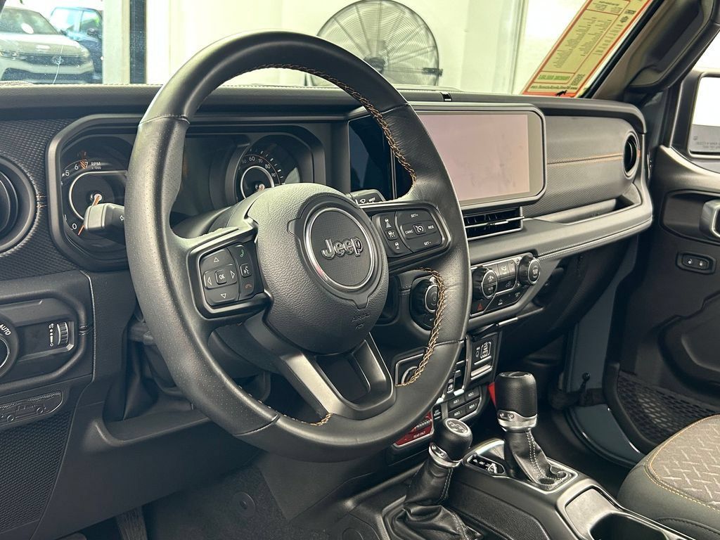 Used 2024 Jeep Gladiator Mojave AWD/4WD image 43