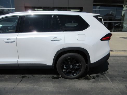 Used 2024 Toyota Grand Highlander AWD Hybrid image 4