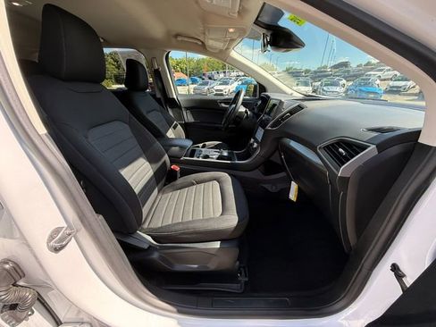 Used 2022 Ford Edge SE w/ Black Appearance Package image 9