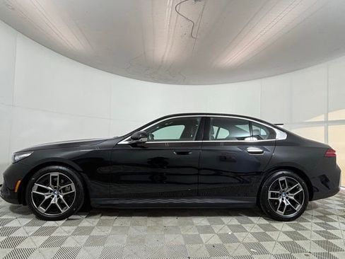 Used 2025 BMW i5 xDrive40 w/ Premium Package AWD/4WD image 2