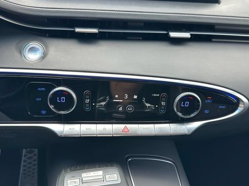 Used 2023 Genesis GV70 2.5T w/ Sport Prestige Package AWD/4WD image 31