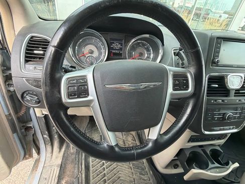 Used 2013 Chrysler Town & Country Touring-L w/ Entertainment Group #2 FWD image 13