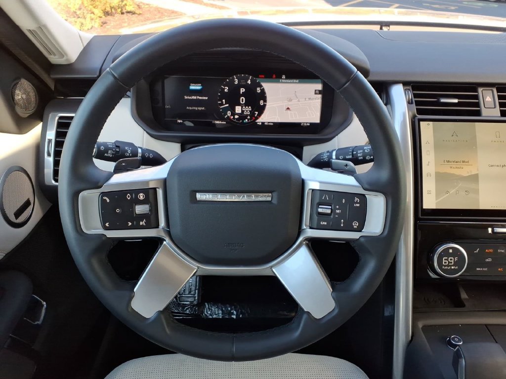 Certified 2025 Land Rover Discovery S AWD/4WD image 17