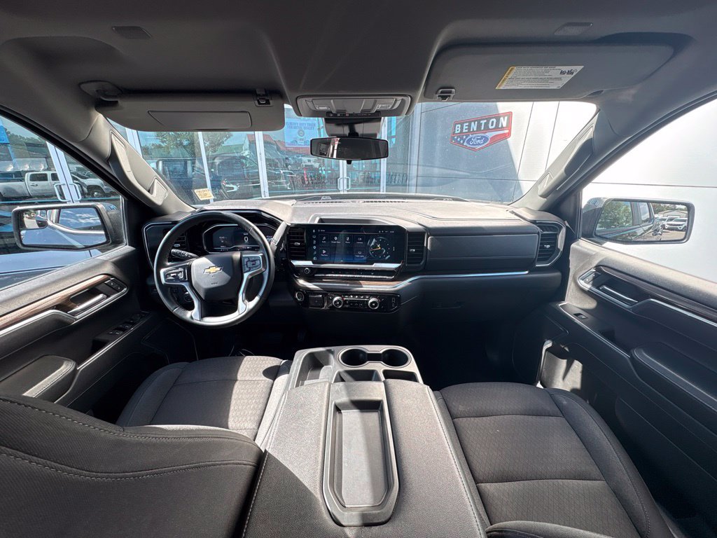 Used 2025 Chevrolet Silverado 1500 LT AWD/4WD image 13