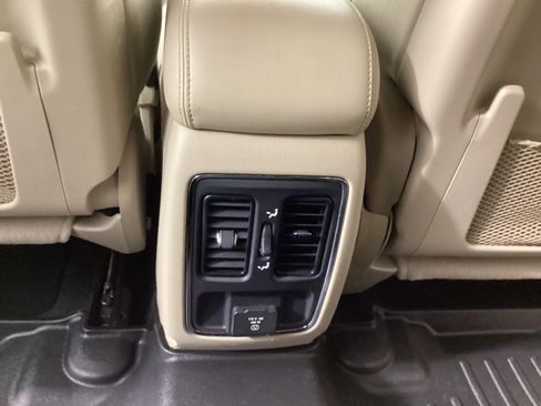 Used 2014 Jeep Grand Cherokee Laredo w/ Security & Convenience Group image 16