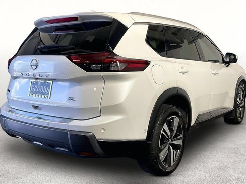 Used 2024 Nissan Rogue SL w/ SL Premium Package FWD image 2